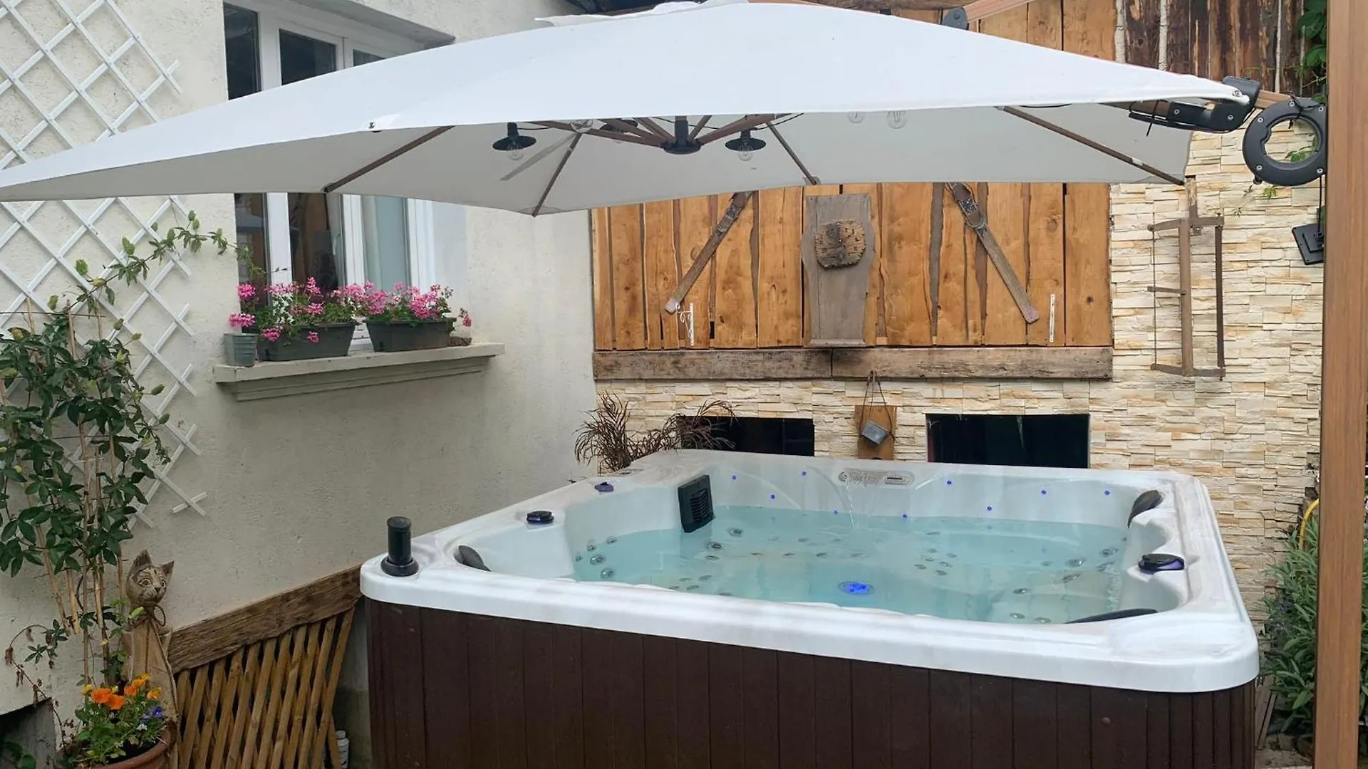 Holiday home Gite Redrooster Home - 160M2, 4 Ch, 2 Sdb, Fibre, Parking, Sauna, Bain A Remous Theys
